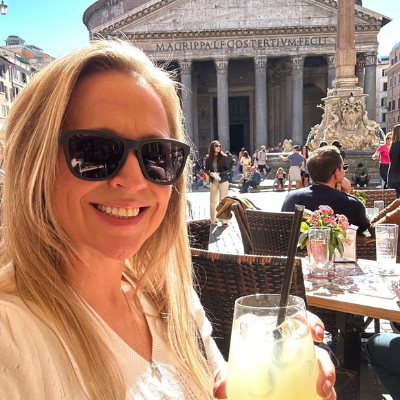 Meet your Posher, Vicky - Picture 4 of 5